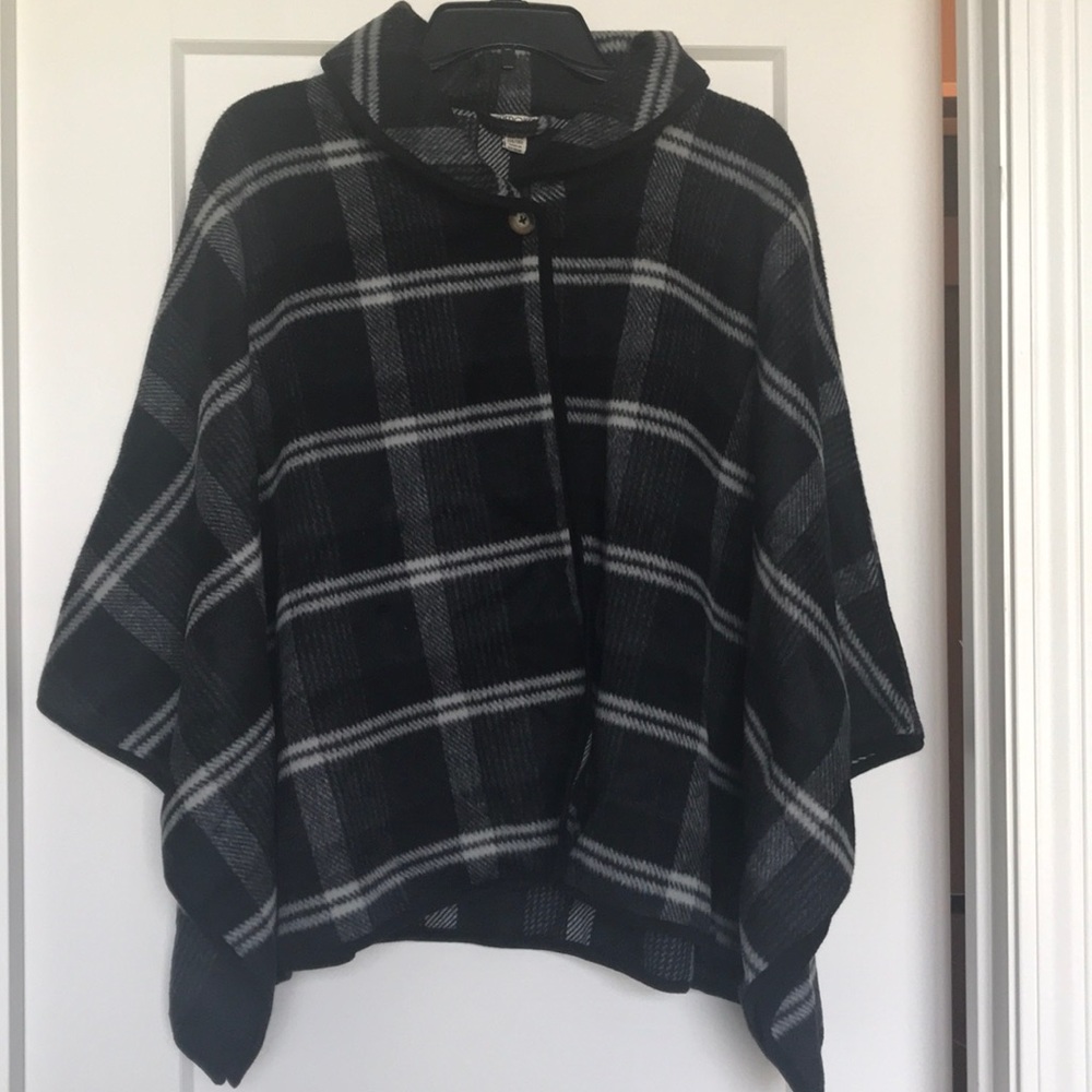 Poncho/Cape jacket with single button